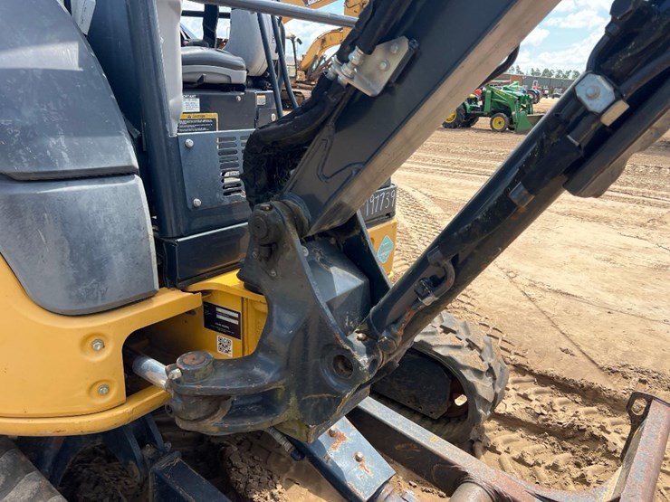 2015-deere-35g-image-23