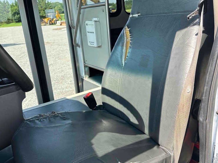 2017-ford-e450-image-35