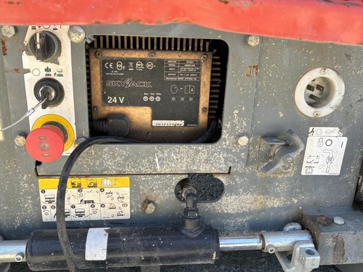 2018-sky-jack-sj111-3219-scissor-lift-image-11
