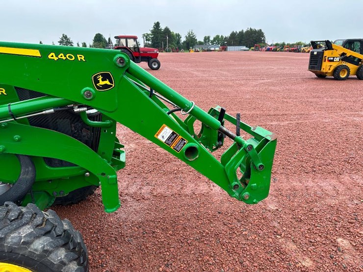 2018-john-deere-4052r-image-29