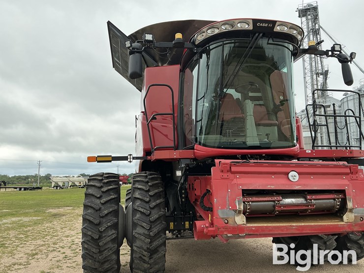 2018-case-ih-8240-image-10