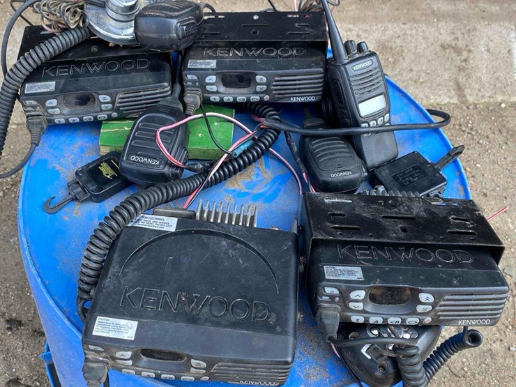 uhf-kenwood-radios-image-1