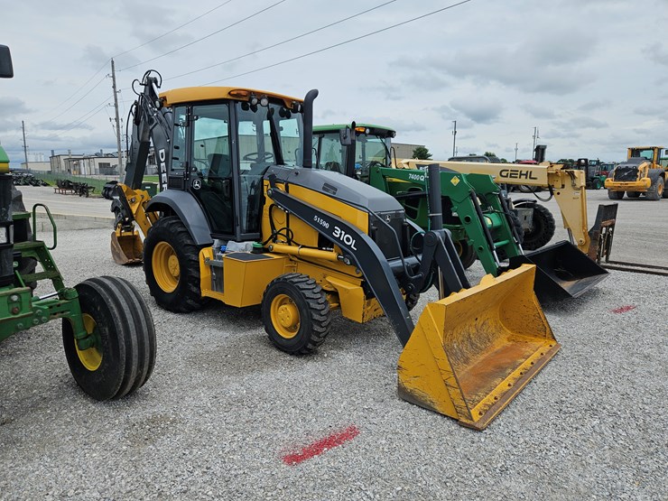 2018-deere-310l-image-1