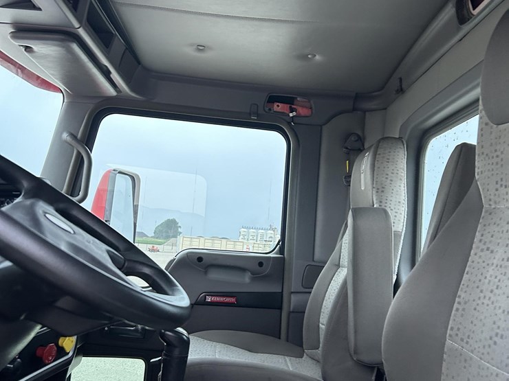 2014-kenworth-t600-image-14