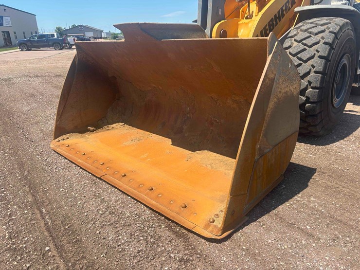 2017-liebherr-l586-image-8