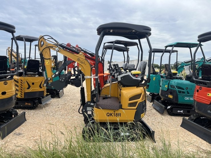 cfg-qk18r-mini-excavator-image-5