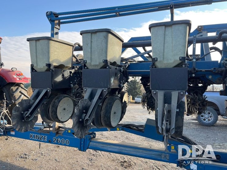 kinze-2600-image-28