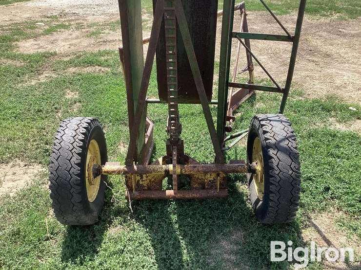 john-deere-00990hc-ground-driven-bale-loader-image-19