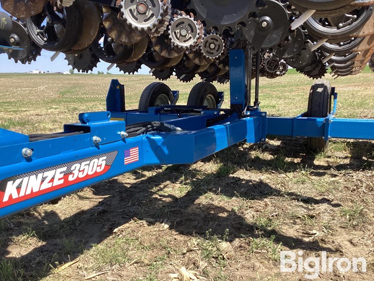 2023-kinze-3505-image-16