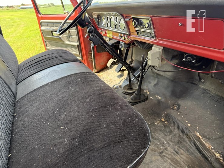 1975-ford-f750-image-12