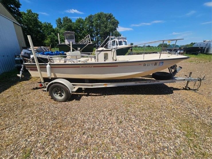 #2545-•-boston-whaler-montauk-17-fiberglass-boat-image-6