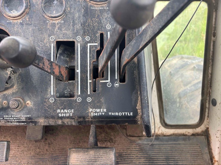 1974-case-2470-tractor-image-16
