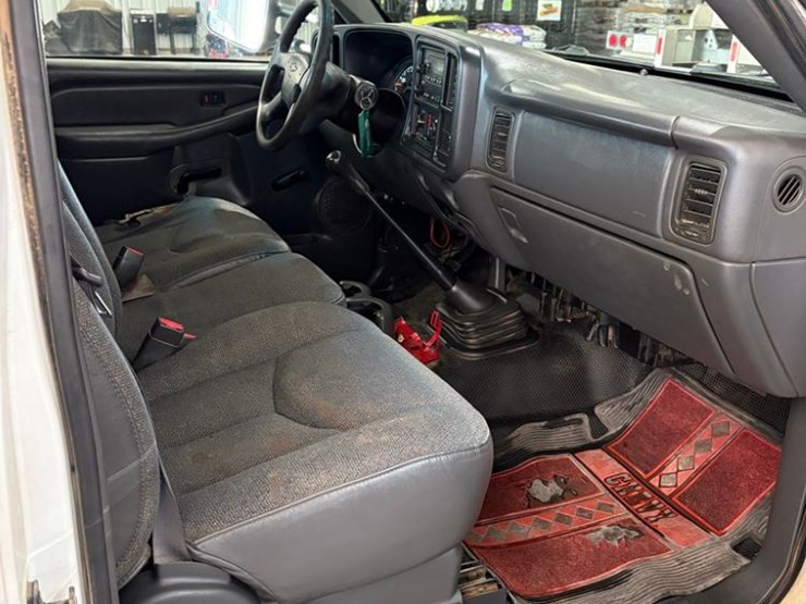 2003-chevrolet-3500-image-13