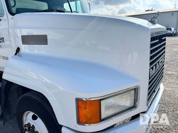 1995-mack-ch613-image-56