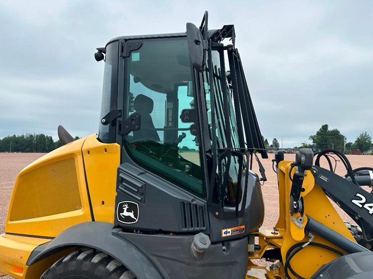 2019-deere-244l-image-14