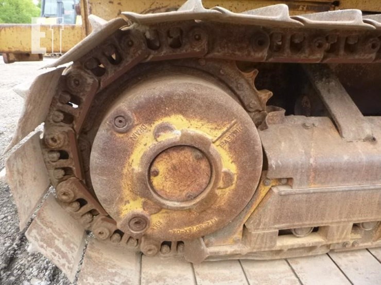 2005-caterpillar-d4g-xl-image-32