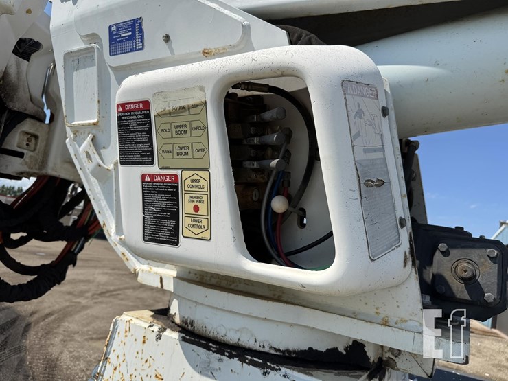 2005-freightliner-business-class-m2-106-image-31