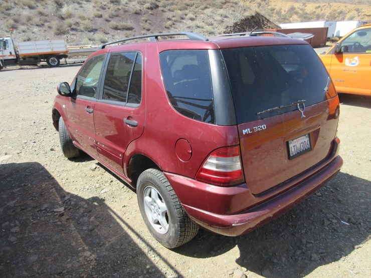 2001-mercedes-benz-ml320-image-2