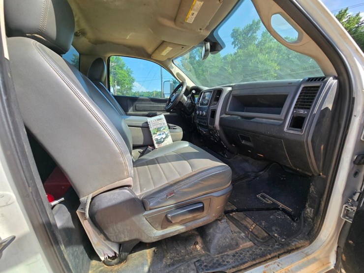 2017-dodge-ram-5500-image-28