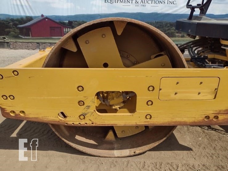 2015-caterpillar-cs56b-image-17