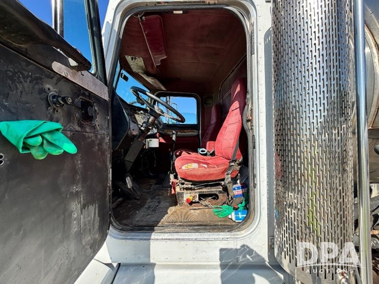 1987-peterbilt-377-image-68