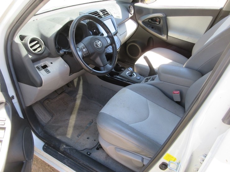 2014-toyota-rav4-image-7