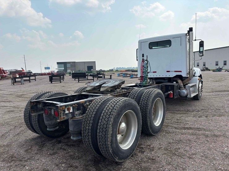 2008-freightliner-columbia-straight-truck-image-3