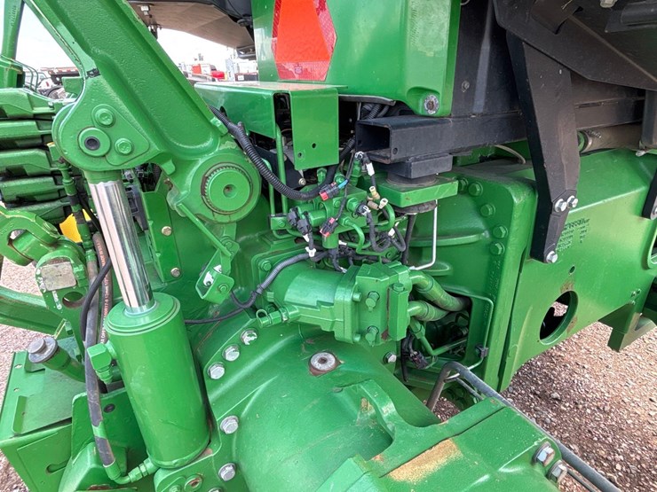 2014-john-deere-8335rt-image-32