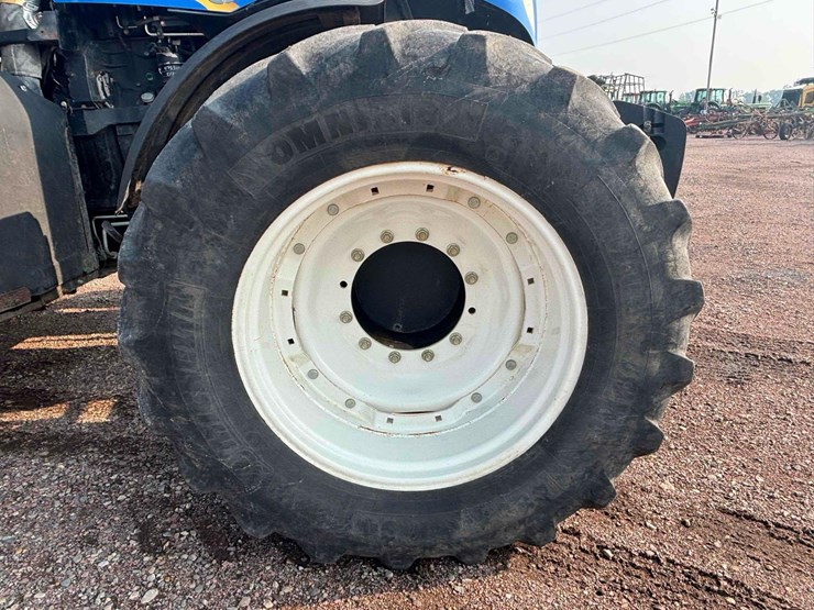 2012-new-holland-t8.360-image-11