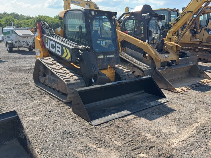 2018-jcb-3ts-8t-image-3