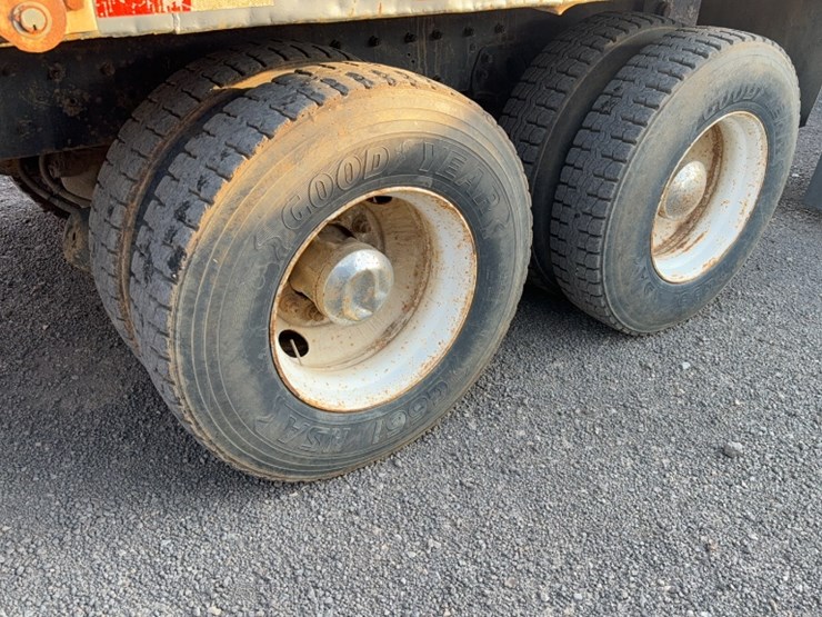 2000-kenworth-t300-image-12
