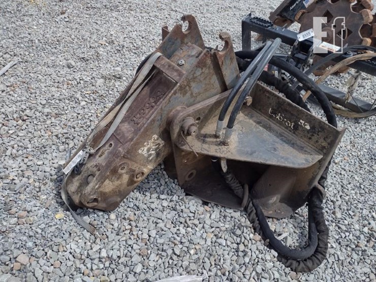 bobcat-2560-breaker-image-5