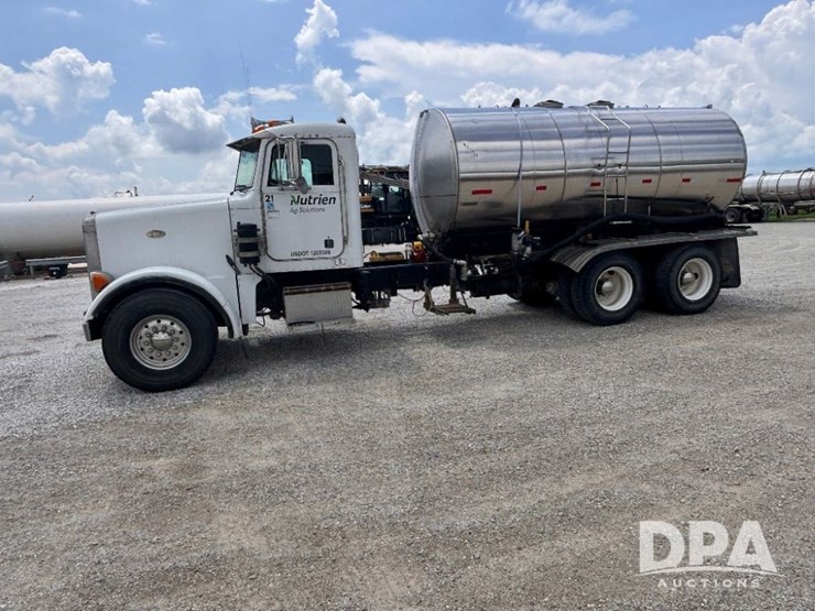 2000-peterbilt-357-image-16