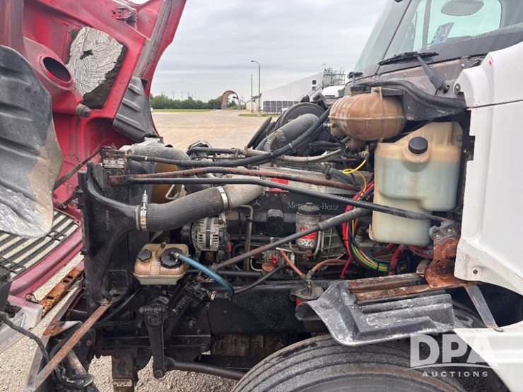 2006-freightliner-columbia-truck-(gp11008,-unit-414)-image-35