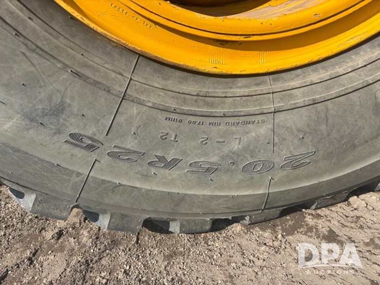 2015-deere-624k-image-52