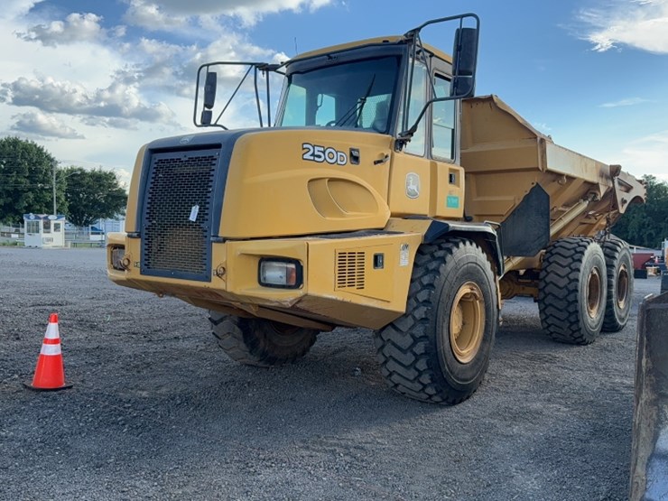 deere-250d-image-1