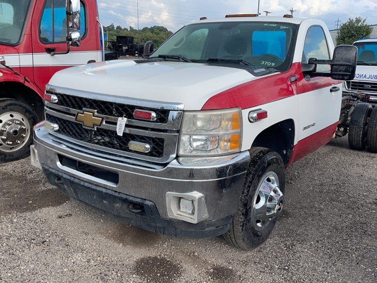 2011-chevrolet-3500-image-1
