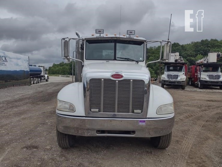 2013-peterbilt-337-image-2