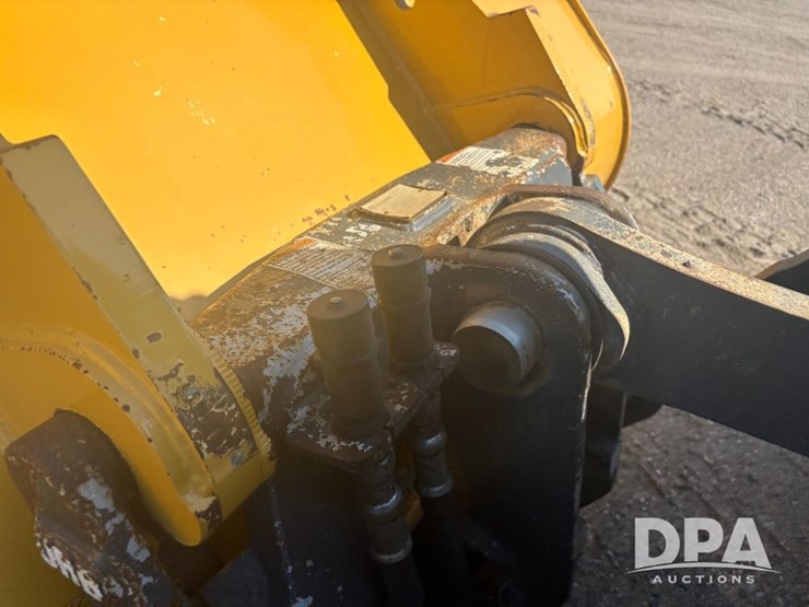 2015-deere-624k-image-40