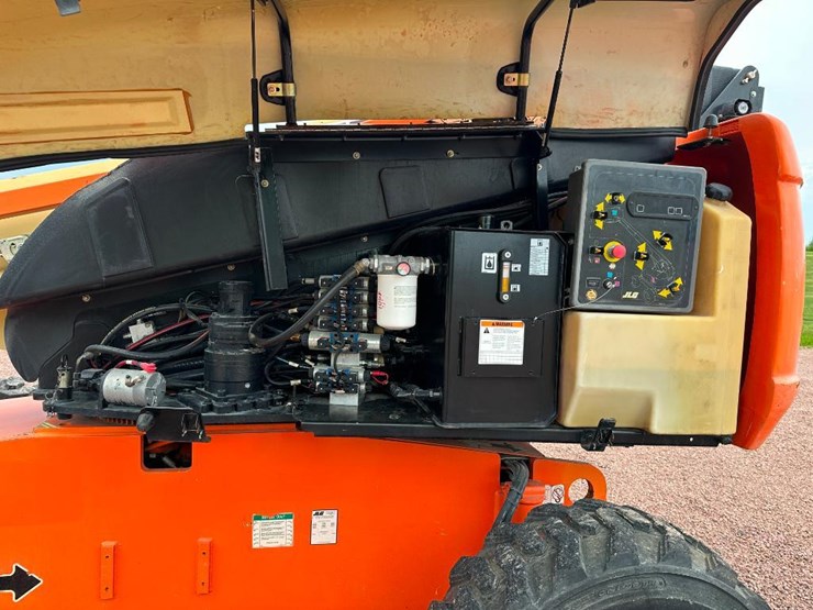 2008-jlg-600s-image-36