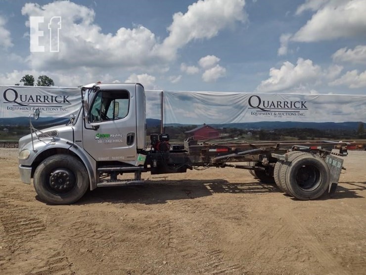 2006-freightliner-business-class-m2-106-image-1