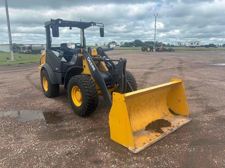 deere-204l-image-2