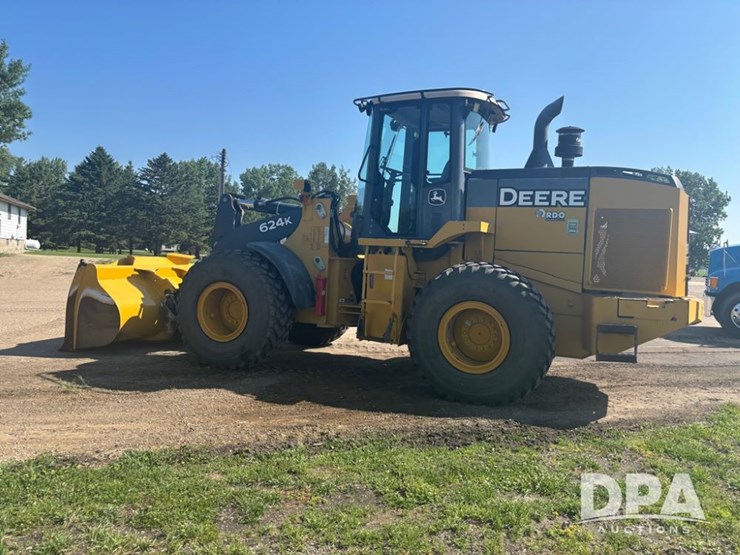 2015-deere-624k-image-12