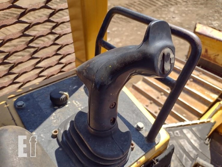 2004-deere-650h-image-10