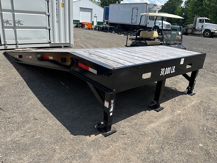 superior-trailer-products-loading-dock-image-3