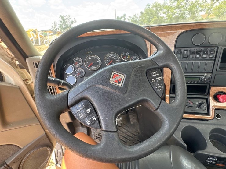 2011-international-prostar-image-21