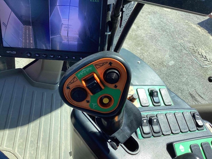 2021-case-trident-5550-spreader-image-77