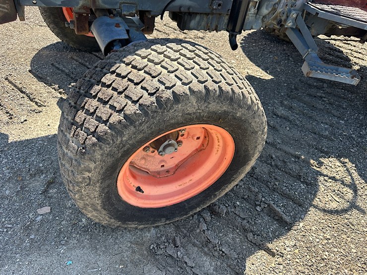 kubota-m9500-tractor-image-17