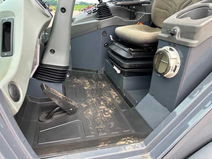2017-deere-304l-image-50