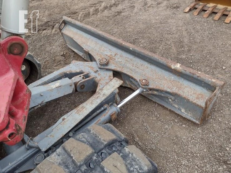 2018-takeuchi-tb260-image-24